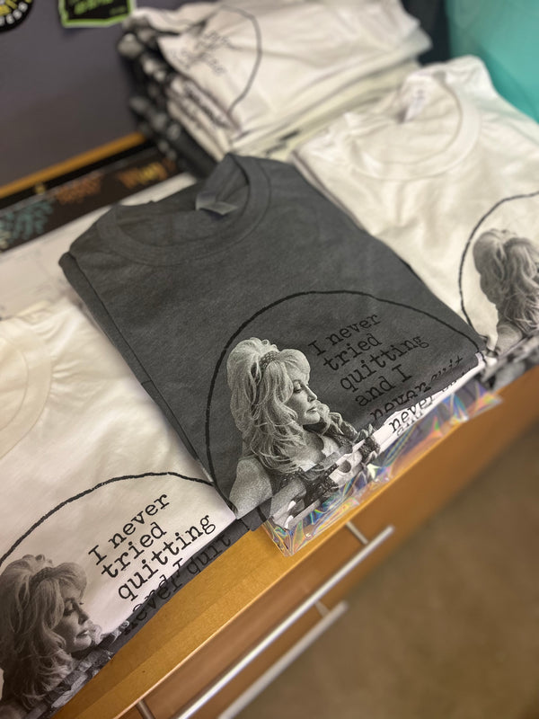Dolly - Unisex Soft Style Tee
