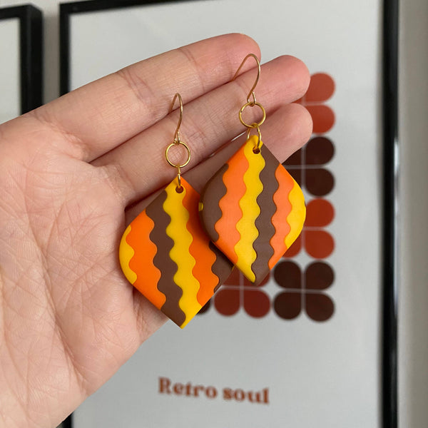 70s zig zag lemon shape earring