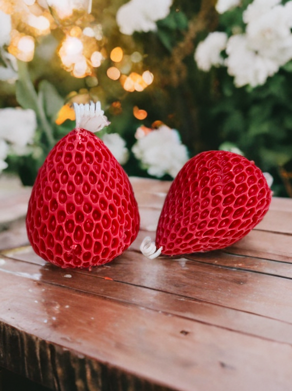 Candles-Pillar-Pears & Strawberries