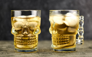 Perfect addition for your fall bar.  Skull mugs are non-leaded crystal - barware - 5.12" x 3.74" x 5.12" set of 2